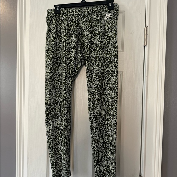 Nike Dry-Fit Leggings - Picture 1 of 10
